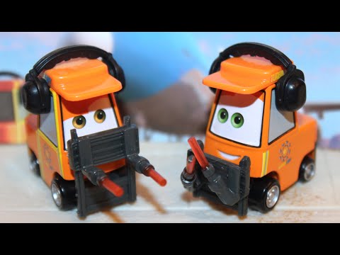 Mattel Disney Cars Nat McLugnut & Michael Honksel - Airport Pitties (Forlorn Favorites Ep. 19)