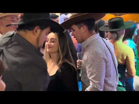 Que chulada de baile pariente, lindas mujeres bailan al ritmo de RIVALES DE CHILE