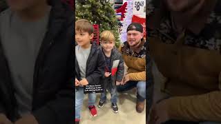 When tree shopping turns into a concert #lowes #familytree #christmas