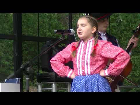 PIEŚŃ W DOLINIE ZAŚPIEWANA W KRYNICY ZDRÓJ PRZEZ ZESPÓŁ "POGRANICZE" PIELEGNUJE POLSKIE TRADYCJE !