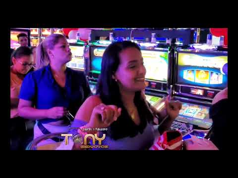 Samy y Sandra Sandoval (Live) La Va A Dejar Los Patrones De La Cumbia