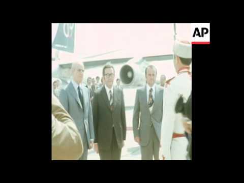 SYND 3 7 75 GREEK PREMIER KARAMANLIS ARRIVES IN SOFIA