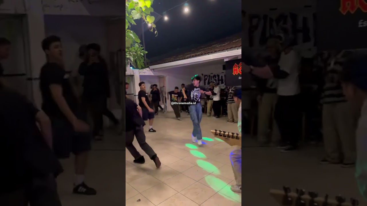 Berguling #moshing #crowd #moshpit #mosh #pogo #chaos #gigs #twostep #shorts #punk #hardcore