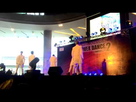 20150628 Incomplete cover Infinite @Esplanade