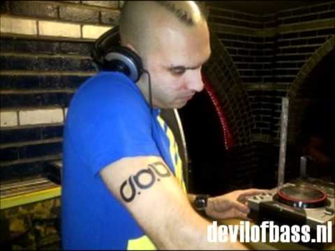 d-malice feat. rebecca knight - poison (devil of bass DUBstep rmx)