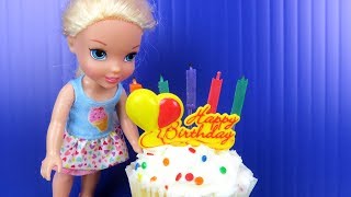 Little Elsa&#39;s BIRTHDAY party ! Elsa and Anna toddlers party with friends - Surprise Gifts - Cake