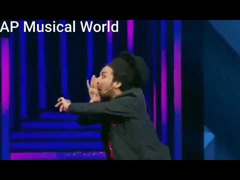 Raghav juyal sings a song for Remo sir in very funny style Mere saamne wali khidki par