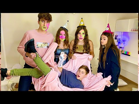 TRA I MIEI AMICI FINISCE MALE! - Amici vs Nemici - by Charlotte M.