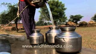Villagers collecting water from bore well using a pulley in Uttar Pradesh