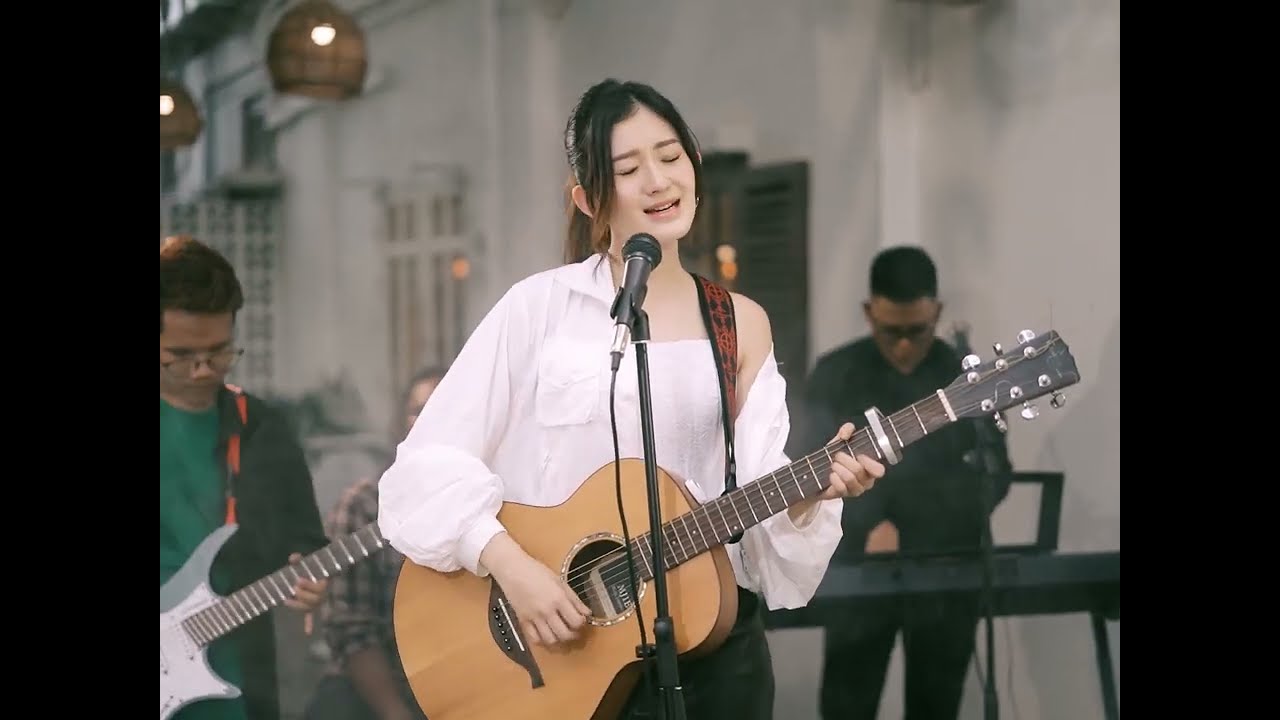 Su Hlaing - Rewind (Acoustic Version)