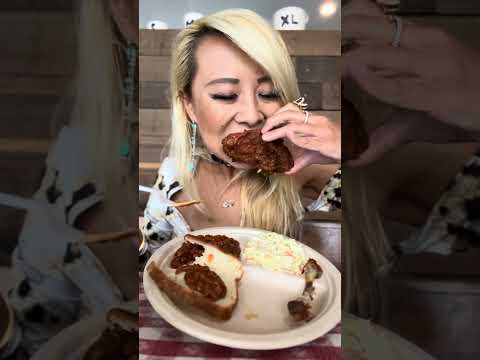 Eat a plate from Gus Fried Chicken with me 😋#rainaiscrazy @RainaHuang