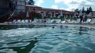 preview picture of video 'Плавание кролем в термальном бассейне, г. Берегово, Украина'