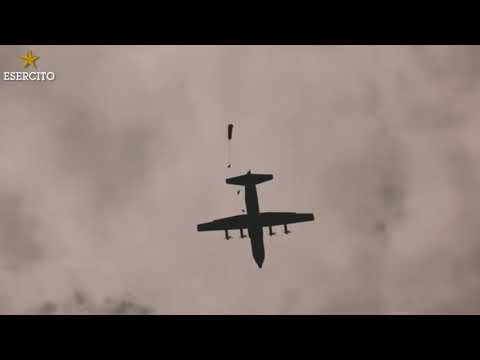 A bordo di un aereo C130J per un lancio dei Paracadutisti della Brigata Folgore