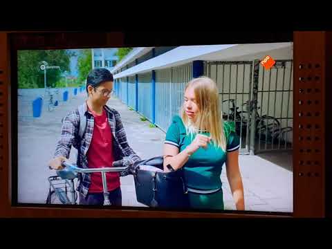 Jairo Zit Aan De Lekkere Billen Van Mila