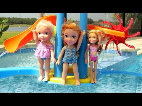 WATER PARK ! Elsa & Anna toddlers empty the Pool ? Water Fun - Swim - Pool Party - Splash - Sand