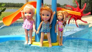 WATER PARK ! Elsa &amp; Anna toddlers empty the Pool ? Water Fun - Swim - Pool Party - Splash - Sand