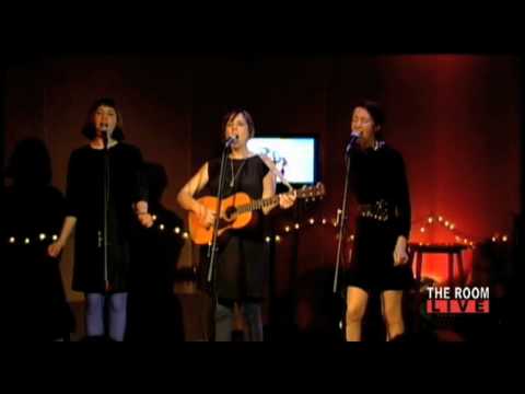 Double Knots - The Living Sisters in The Room Live
