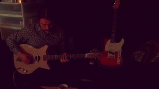 Tobias Alpadie working the Danelectro Convertible with Boss Chorus on Bett