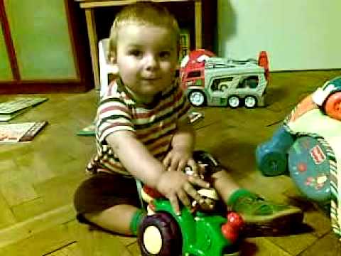 Brykający Wiktorek :)