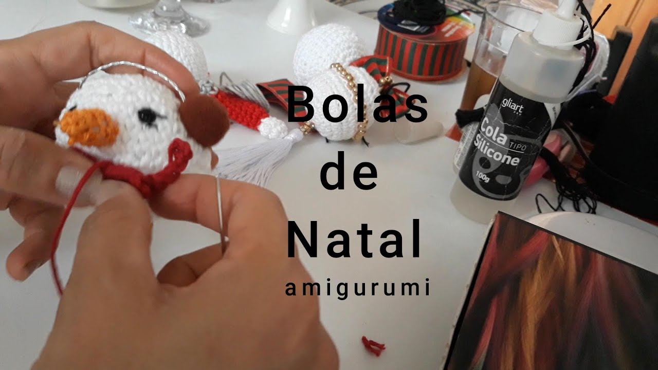 03 bolas de natal com 01 Receita de amigurumi