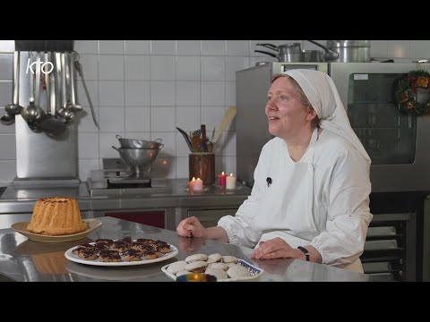 Brioche au parmesan et saumon, biscuits de Noël Pierniki, macarons aux noisettes