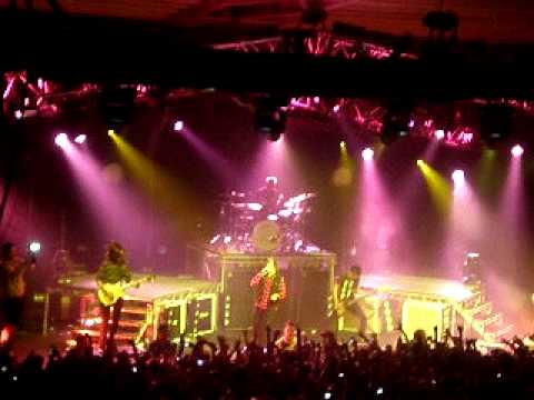 You Me At Six Opening Save It For The Bedroom (live Doncaster 10/12/10)