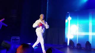 Bad bunny - Escapate Conmigo Remix  (En vivo)