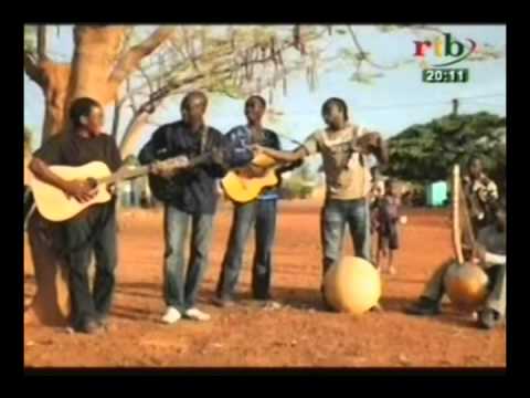 Inhumation de l'artiste musicien Victor Démé décédé le 21 septembre dernier