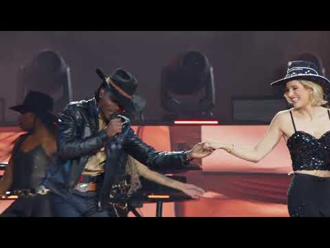 Dodo Nyoka - Country Girl Van Bloem (Live at Sun Arena / Afrikaans is Groot 2024)