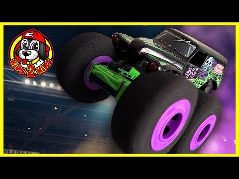 Monster Jam RC Trucks COMPILATION - BIGGEST INDOOR FREESTYLE ARENA (Ramp Champ RC Grave Digger)