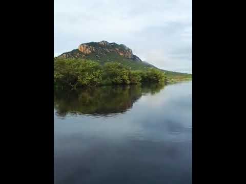 Barragem sangrando para o complexo Coremas Mãe D'água PB