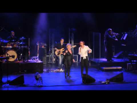 Věra Špinarová & Petra Janů - Don´t go breaking my heart- Ostrava Gong 10.12.2015