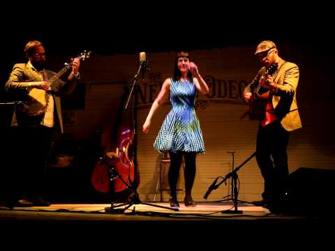April Verch Band performing Sandy River Belle (with Ottawa Valley Stepdancing) (Traditional)