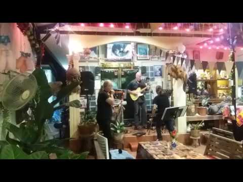 Musik från Hua Hin Thailand Rest.Happy Pig