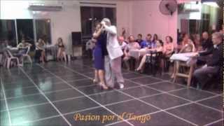 ANA MIGUEL y OSCAR CASAS bailando el vals TEMO en FLOREAL MILONGA