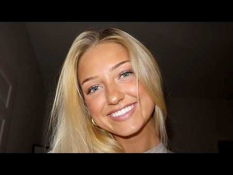 Ring Girl Sydney Thomas Posts Her NCAA Tournament Bracket