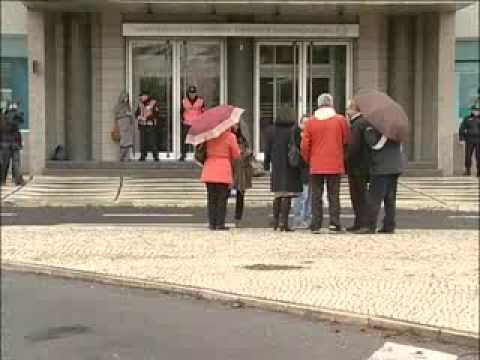 "Reformados no Facebook" vão ao Ministério da Segurança Social exigir fim dos cortes nas pensões