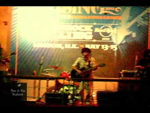 Bee & the Buskers - A Love Song in D-Major [Live @ Hard Rock Cafe Mumbai, 8th March 2012].flv