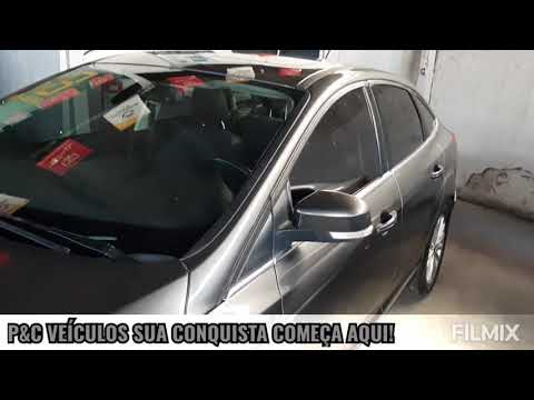 Ford Focus Titanium com teto solar ano 2018