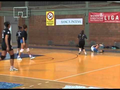 20111122   Odbojkasice Dinama docekuju Kolubaru