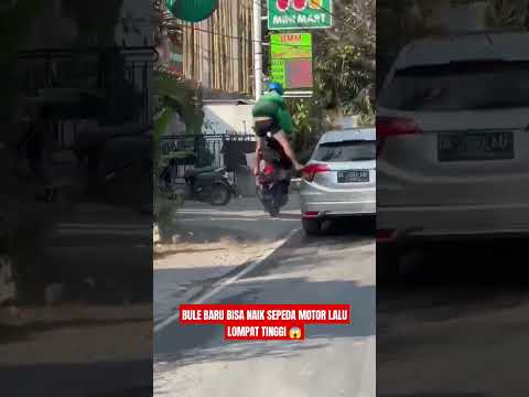 BULE BARU BISA NAIK SEPEDA MOTOR LALU LOMPAT TINGGI 😱#shortsvideo #bali #wokochannel #agogoviolin