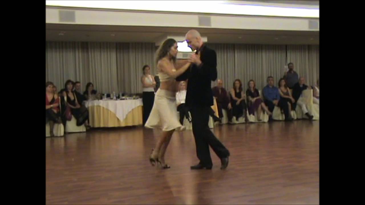 Video thumbnail for Agitando pañuelos Juan Caprioti y Graciana Romeo