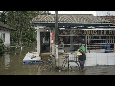 Video Thumbnail: Sri Lanka closes schools as floods hammer the capital