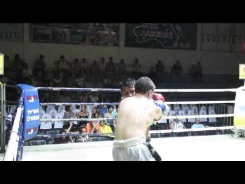 Daniel (Tiger Muay Thai) scores a 3rd round KO