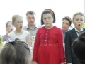 Странная Девочка поет песню 