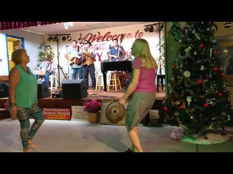 Dancing to Raymond Fairchild banjo 🕺💃🎶