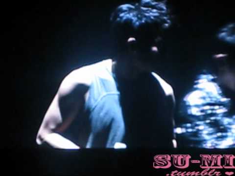 110218 WELCOME BACK TO BEAST AIRLINE (doojoon flexing his muscles tease)