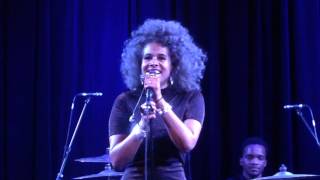 Kelis - Bounce (live in Israel)