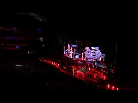 2020.02.19 Queen and Adam Lambert perform We will rock you