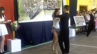 preview picture of video 'Święto Szkoły 2013 w Gimnazjum w Dzierzgoniu - Pokaz tańca'